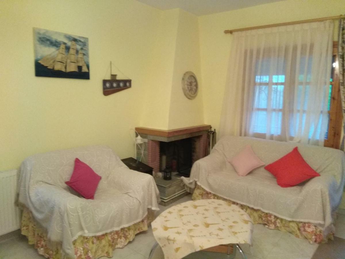 فيلا باراليا ديونيسيوفي Family Seaside House In Mouries المظهر الخارجي الصورة