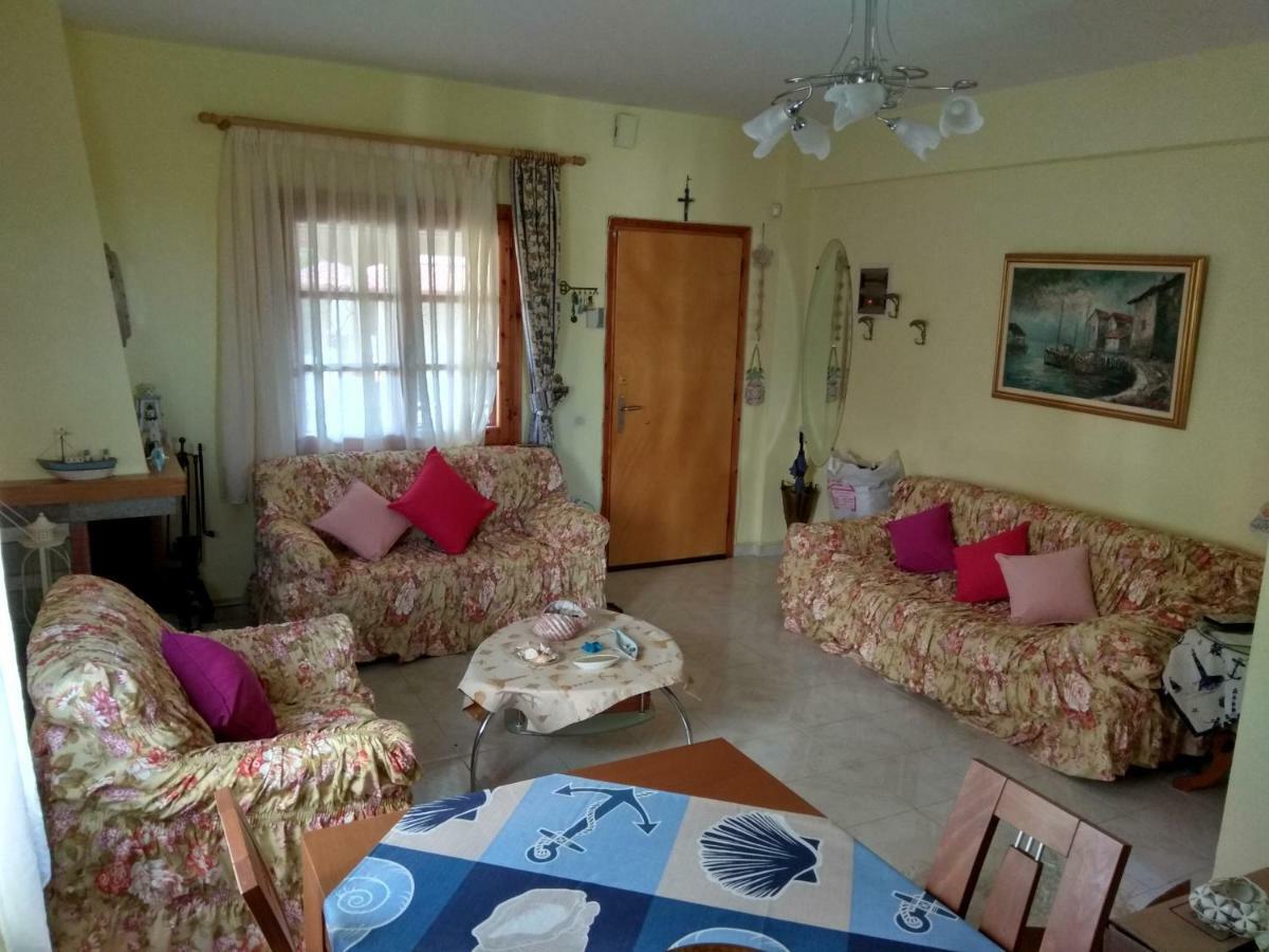 فيلا باراليا ديونيسيوفي Family Seaside House In Mouries المظهر الخارجي الصورة